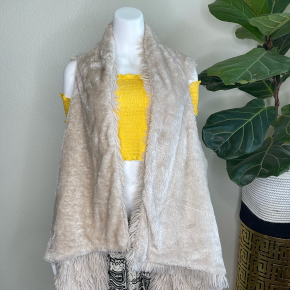 Kensie faux fur open vest - Picture 7 of 13